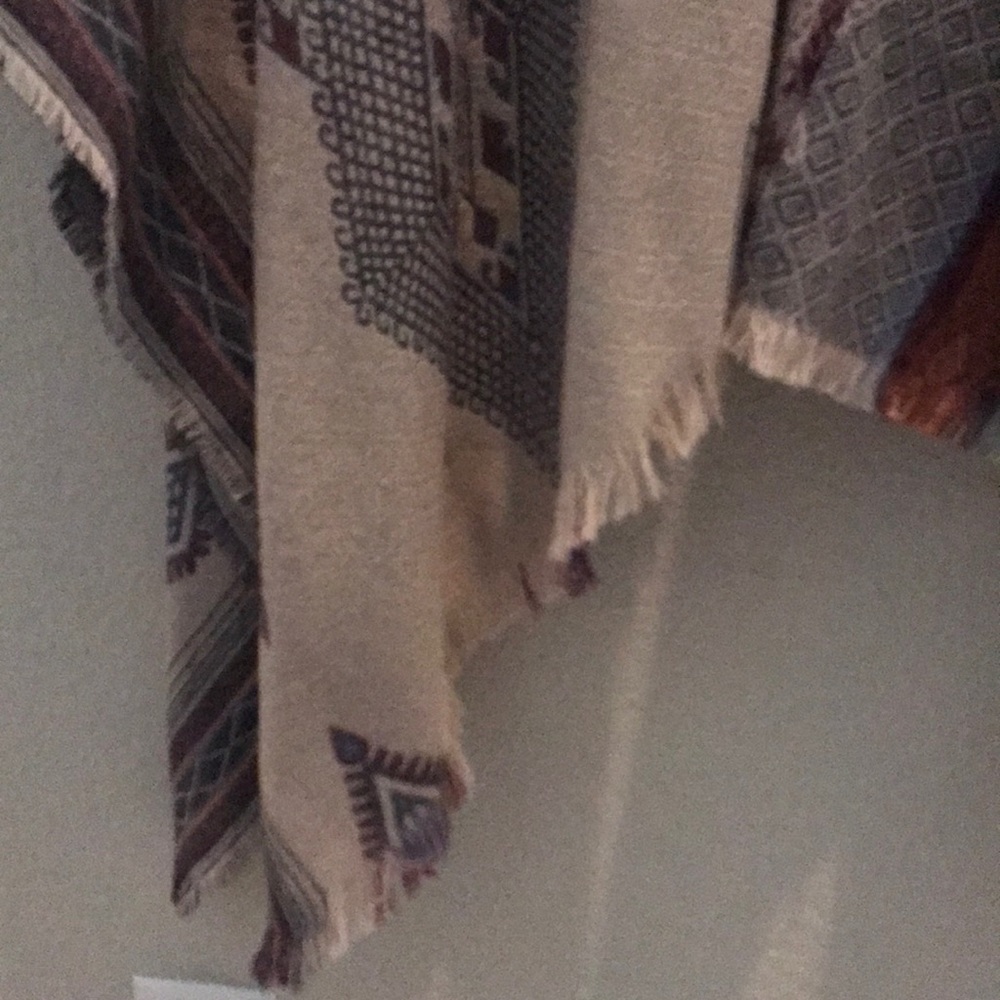 Aztec Shawl - Picture 4 of 4